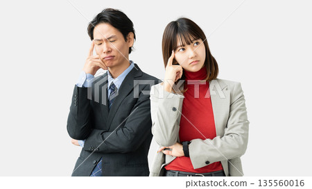 兩位商人，一男一女，思考 135560016