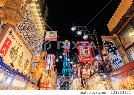 Night view of Tsutenkaku Tower in Shinsekai, Osaka (Naniwa Ward, Osaka City, Osaka Prefecture) 135563133