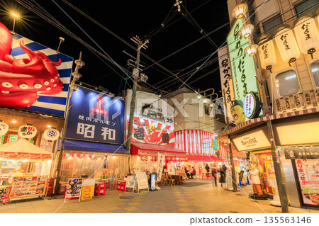 大阪新世界夜景(大阪府大阪市浪速區) 大阪新世界夜景(大阪府大阪市浪速區) 135563146