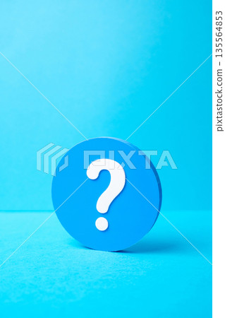 A question mark in a blue circle. FAQ and surveys. Ask a question. Get information. User support concept, inquiry culture, feedback channels and knowledge sharing in digital platforms. A question mark in a blue circle. FAQ and surveys. Ask a question. Get information. User support concept, inquiry culture, feedback channels and knowledge sharing in digital platforms. 135564853