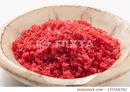 Raspberry granules (topping ingredient) Raspberry granules (topping ingredient) 135566762
