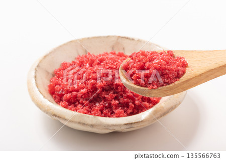 Raspberry granules (topping ingredient) 135566763