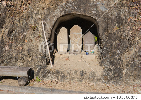 埼玉縣:登山步道上的石製品【笠原、石村山~神倉山】小川町 埼玉縣:登山步道上的石製品【笠原、石村山~神倉山】小川町 135566875