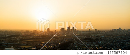 埼玉縣埼玉市的埼玉新都心鳥瞰圖和日落 135567504