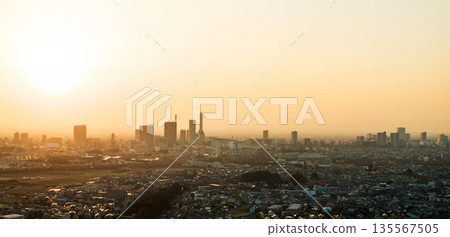 埼玉縣埼玉市的埼玉新都心鳥瞰圖和日落 埼玉縣埼玉市的埼玉新都心鳥瞰圖和日落 135567505