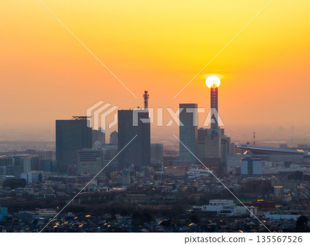 埼玉縣埼玉市的埼玉新都心鳥瞰圖和日落 135567526