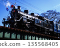 大井川鐵道C10-8型機車,車身裝飾著特別的新年飾品,駛過鐵路橋。照片拍攝於2026年1月3日。 大井川鐵道C10-8型機車,車身裝飾著特別的新年飾品,駛過鐵路橋。照片拍攝於2026年1月3日。 135568405