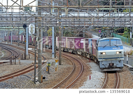 東海道幹線東戶塚保土谷 JR 貨運 EF66-109（吹田） 135569018