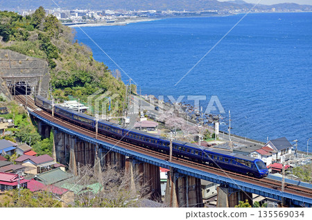 東海道本線、早川-睡川、伊豆急2100系列、R-5皇家特快 東海道本線、早川-睡川、伊豆急2100系列、R-5皇家特快 135569034