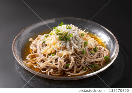 磨碎的白蘿蔔、銀魚、蕎麥麵 135570800