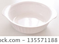 白色烤盤的照片 135571188