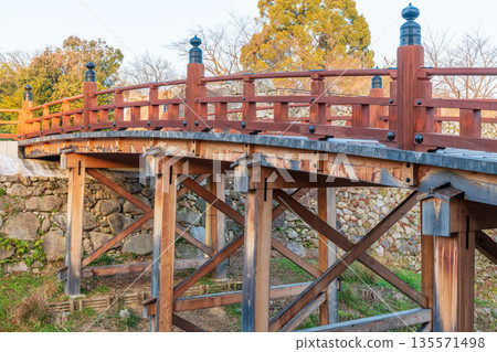 Commercial photography permission obtained: Gokuraku Bridge at Yamatokoriyama Castle 135571498