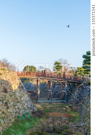 從竹林橋塔遺址東側通道眺望極樂橋 135571541