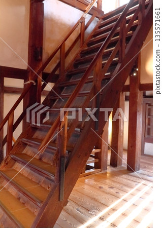 圓龜城內的陡峭台階 圓龜城內的陡峭台階 135571661
