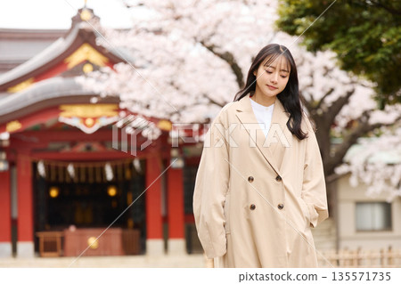Portrait of a young Asian woman enjoying cherry blossom viewing Portrait of a young Asian woman enjoying cherry blossom viewing 135571735