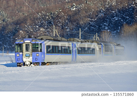 Sekihoku Main Line Nakaaibetsu-Aibetsu JR Hokkaido Kiha 183 Series Kiha 183-1551 (Naebo) Heavy Snow 135571860