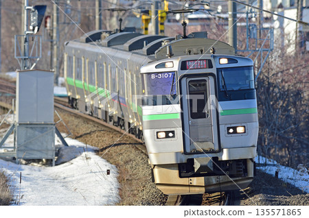 Chitose Line, Kitahiroshima-Shimamatsu, JR Hokkaido, 733 series, B-3107 (Sapporo) Chitose Line, Kitahiroshima-Shimamatsu, JR Hokkaido, 733 series, B-3107 (Sapporo) 135571865