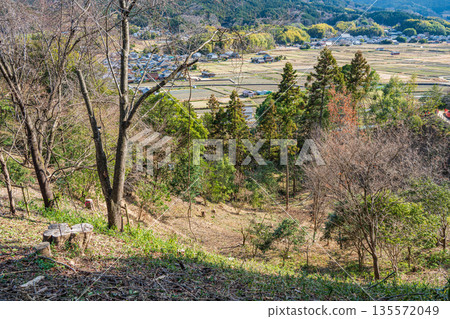 從奈良縣飛鳥村飛鳥歷史公園天石丘陵地區的天石丘陵展望台眺望 135572049