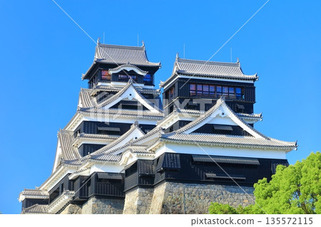 [熊本縣] 熊本城的晴空（大天守閣和小天守閣） 135572115