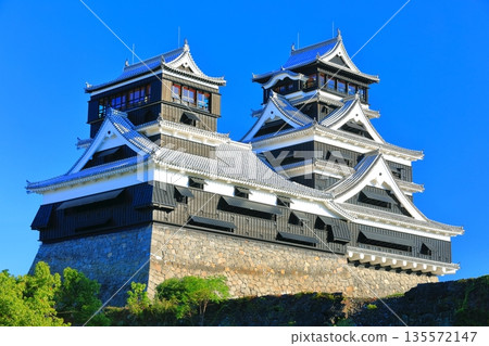 [熊本縣]晴天時的熊本城大小天守閣 135572147