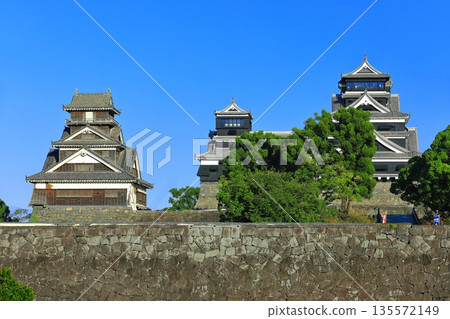 [熊本縣]晴天時的熊本城大大小小的天守閣和宇土砲台 135572149