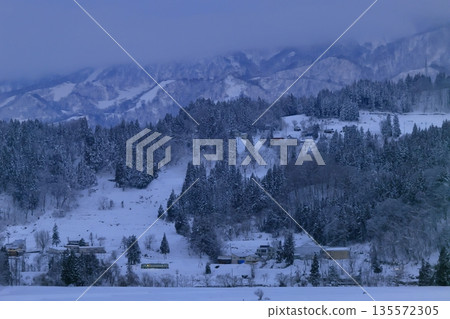 積雪覆蓋的飯山線 135572305