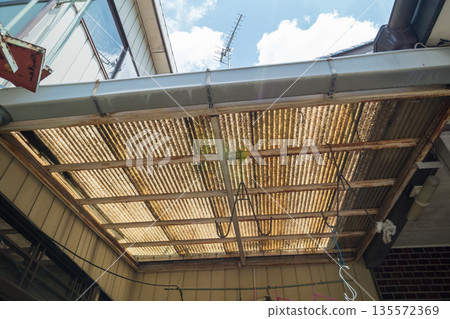 屋頂 房頂 古老 135572369