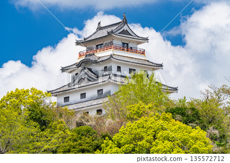 佐賀縣：春意盎然的唐津城 135572712