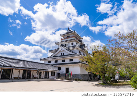 佐賀縣：春意盎然的唐津城 135572719