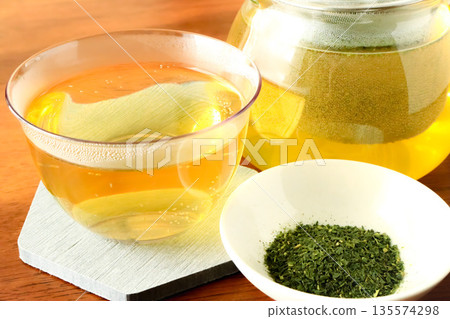 Pour green tea Pour green tea 135574298