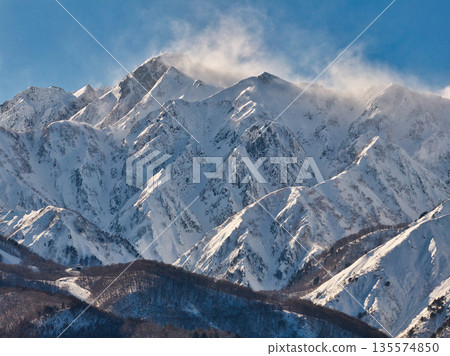 People are cutting down on smoking on Mount Goryu in Hakuba Village, Nagano Prefecture (aerial photo taken by drone) People are cutting down on smoking on Mount Goryu in Hakuba Village, Nagano Prefecture (aerial photo taken by drone) 135574850