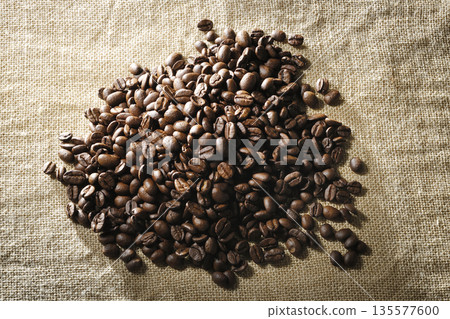 Coffee beans image 135577600