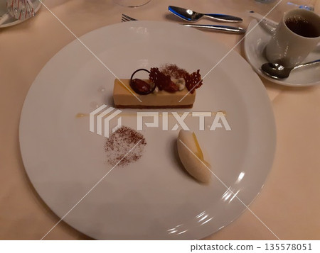 Dessert at the wedding venue Dessert at the wedding venue 135578051