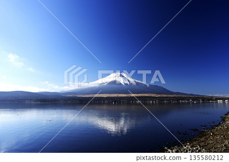 December, Lake Yamanaka Shore (Location: Lake Yamanaka Shore) 135580212