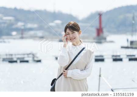 Woman looking at the sea Woman looking at the sea 135581159