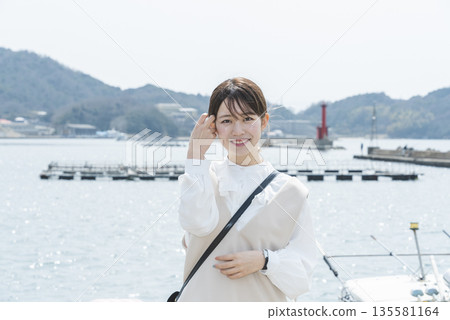 Woman looking at the sea Woman looking at the sea 135581164