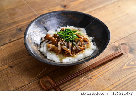 磨碎滑子蘑 135581478