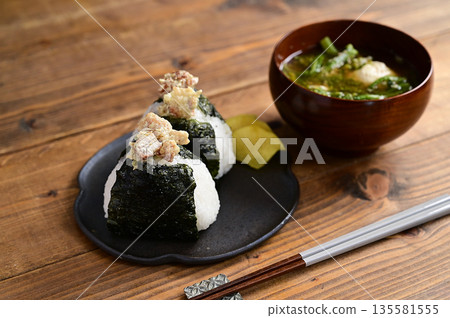 Fried chicken mayonnaise rice ball and miso soup Fried chicken mayonnaise rice ball and miso soup 135581555