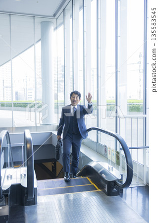 電扶梯和商人 電扶梯和商人 135583545