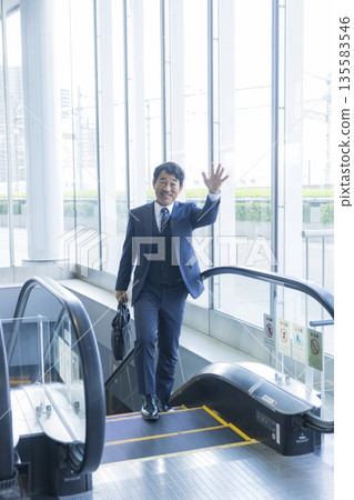 電扶梯和商人 電扶梯和商人 135583546