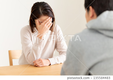 A middle-aged couple arguing over a discussion 135584483