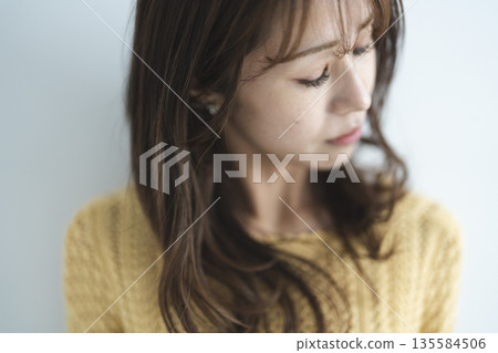 A woman with a fresh smile 135584506
