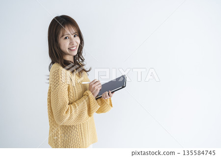 有片劑的少婦 有片劑的少婦 135584745