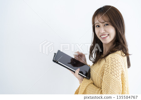 Young woman with tablet 135584767