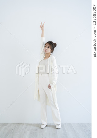 woman doing peace sign 135585007
