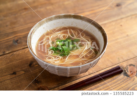 Plain ramen 135585223