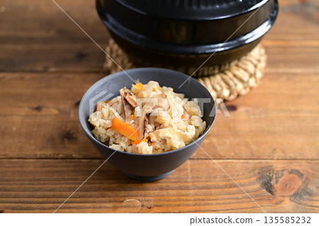 松茸蘑菇飯 135585232