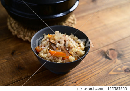 松茸蘑菇飯 松茸蘑菇飯 135585233