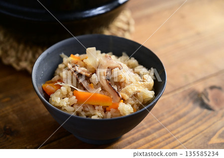 松茸蘑菇飯 松茸蘑菇飯 135585234