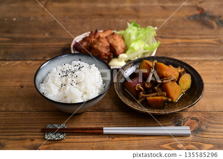 炸雞配燉南瓜和地瓜 炸雞配燉南瓜和地瓜 135585296